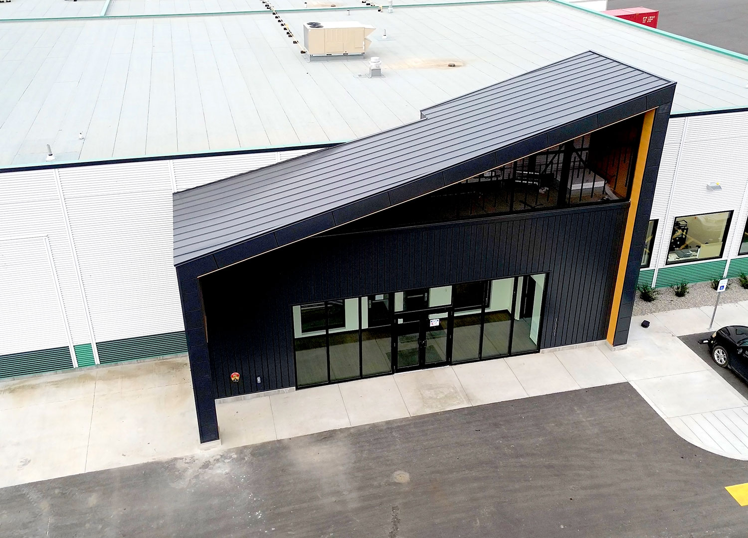 Commercial Building with Expand Modular Panels in Carbon and Interlock 8" in Autumn.