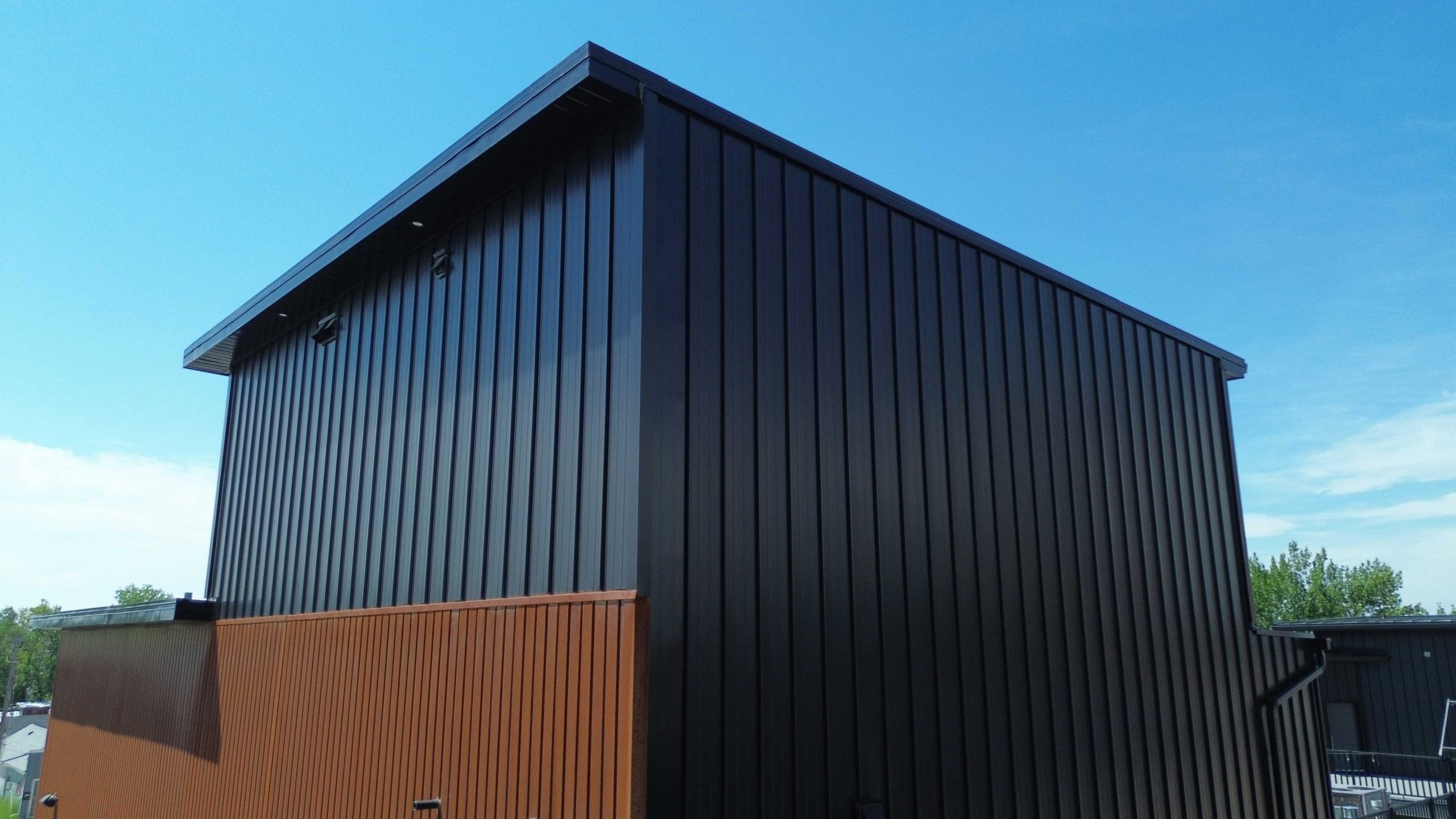 FormaLoc in Black and Forma Plank in Weathering Steel