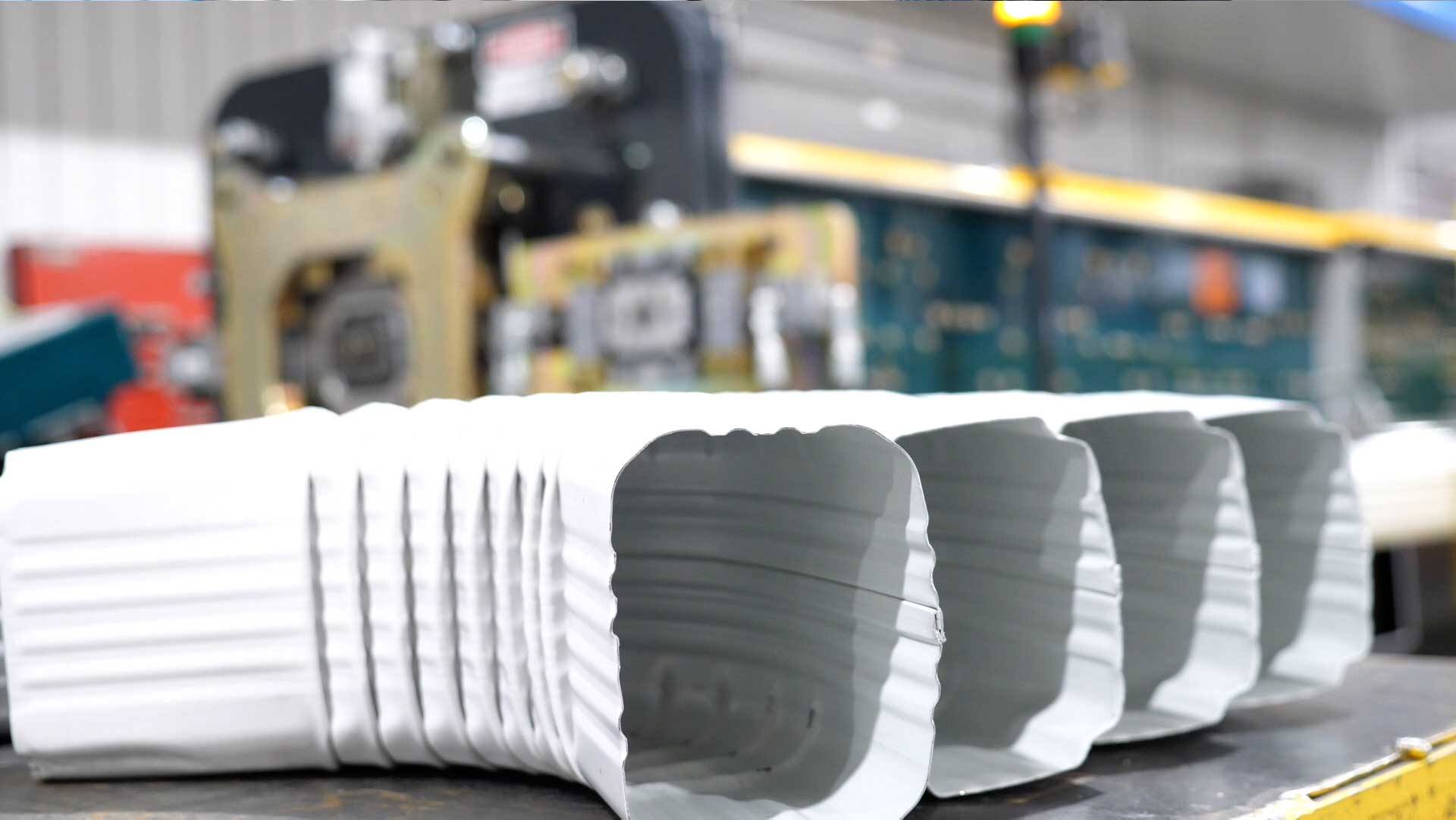 Downspout in Bright White